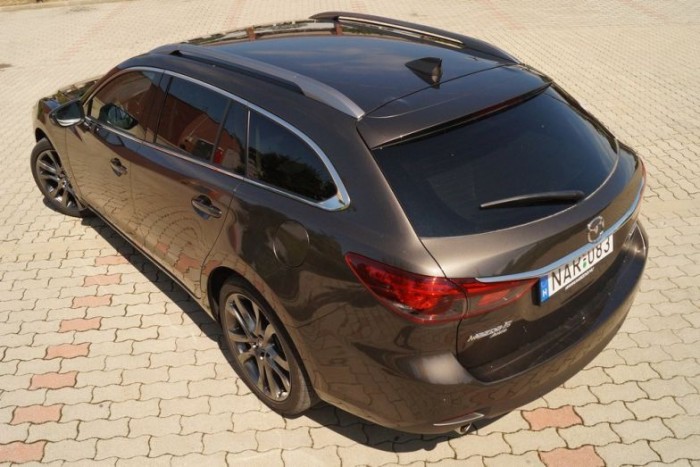 2015 legjobb autói az olvasók szerint 8 | Vezess 8. Mazda 6 SW, 8.6 - A típus mellet rengeteg észérv szól, de a legerősebb birtoklásra csábító indok, az, hogy bitang jól néz ki. Ez a hatás pedig fokozottan érvényes, ha csak egy szavazásról van szó, így elég sokan szórták ki a jobb értékeléseket, ami elég volt a lista 8. helyéhez.