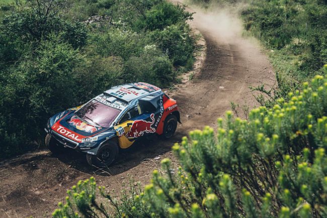 Loeb szakaszt nyert a Dakaron