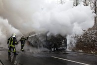 Fotókon a 7-es úton lángoló csuklós busz 22