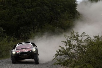 Loeb újabb szakaszt nyert a Dakaron