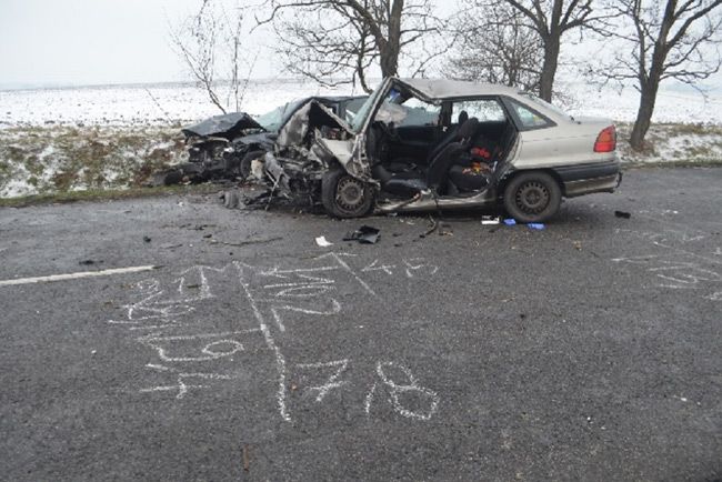 Elaludt a sofőr, súlyos baleset a 13-ason – fotók 7