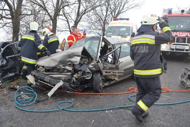 Elaludt a sofőr, súlyos baleset a 13-ason – fotók 5