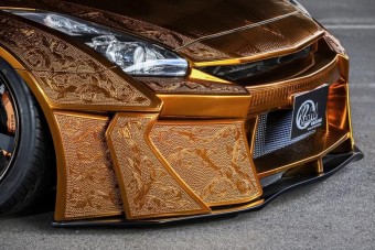 Szamurájpáncélba bújt a Nissan GT-R