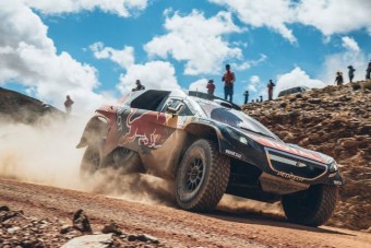 Loeb egyszerűen félelmetes a Dakaron