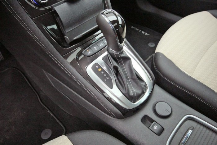 Kényelmes, komfortos a hatfokozatú automatikus váltó