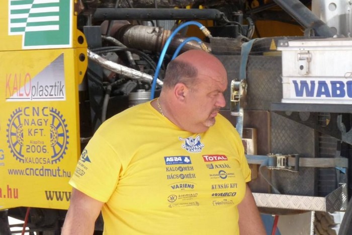 Dűnemászás, gerincsérülés – küzdenek a magyarok Afrikában 7