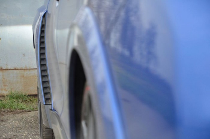 A lamellák között kellene távoznia a fékek által termelt hőnek, de sajnos csak díszként funkcionálnak.