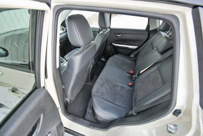 Három gyerekülést csak kínkeservesen lehet belekötni