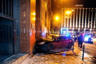 A Belügyminisztériumba csapódott egy Porsche 7