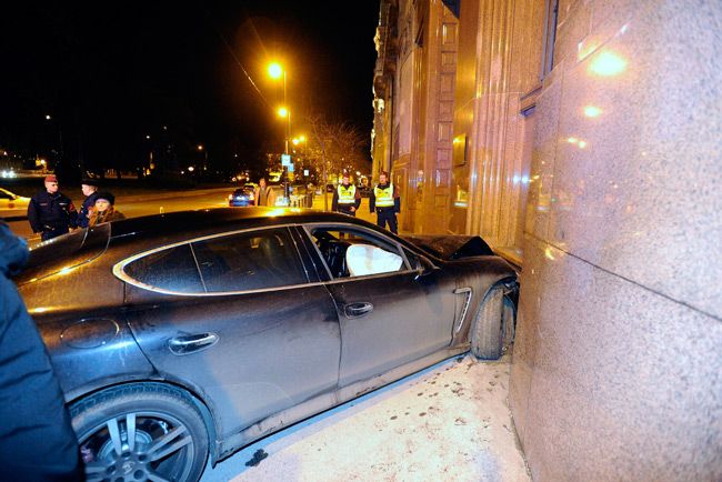 A Belügyminisztériumba csapódott egy Porsche 5