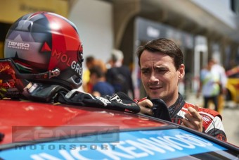 Szívszorító üzenet Michelisz Norbi volt csapatától
