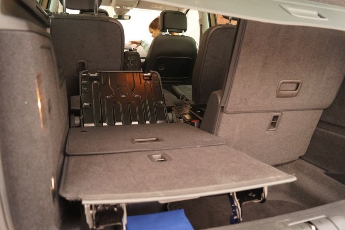 Okosan, gyorsan, igényesen hajtogathatók fel-le a hátsó pótülések