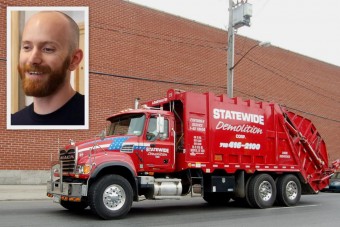 Kukásautóval vontatta magát, szörnyethalt a gördeszkás