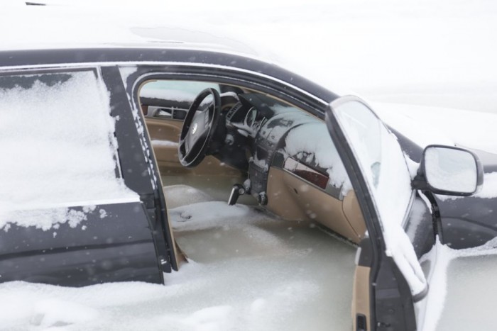 A terepjárós azt hitte, elbírja a jég, tévedett 8