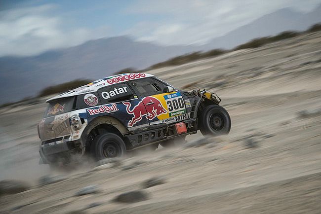 Al-Attijah szakaszt nyert, Loeb újra elöl a Dakaron