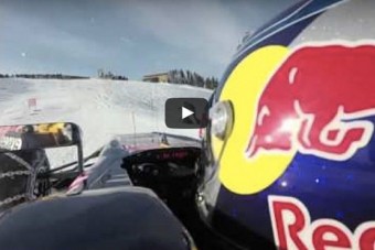 Belső kamerás videón, ahogy Verstappen száguld a hóban