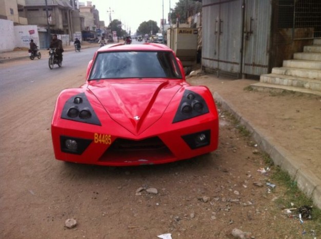 Ez valahol Ferrari Enzo akar lenni.