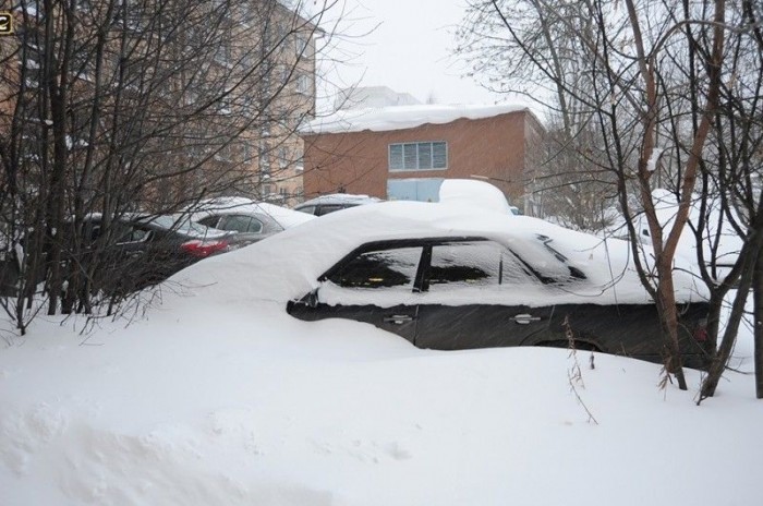 16 kép a városról, ahol hegyekben áll a hó 9