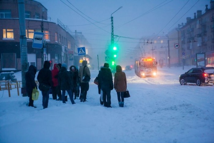 16 kép a városról, ahol hegyekben áll a hó 10