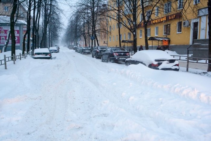 16 kép a városról, ahol hegyekben áll a hó 17
