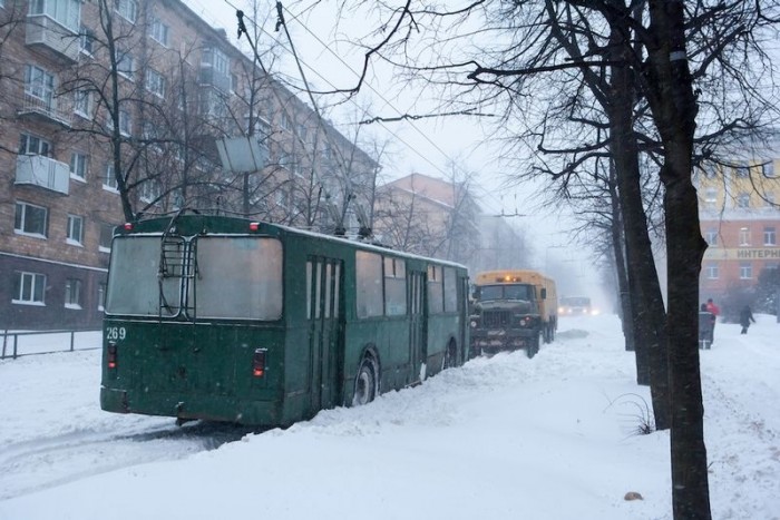 16 kép a városról, ahol hegyekben áll a hó 20