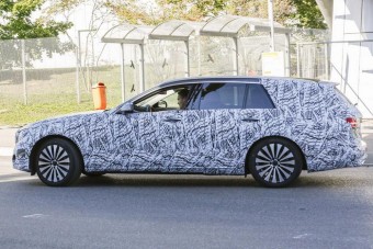 Elegáns lesz, nem praktikus az E-osztály kombi