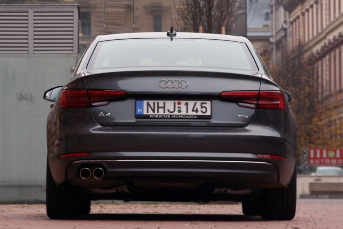 Teszt: Audi A4 2,0 TDI 190 7 1480 kilós ez az elöl hajtó modellváltozat a remekül működő, hétfokozatú DSG-váltóval és a 190 lóerős dízelmotorral