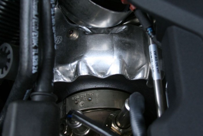 Kicsit sok a VW-embléma a turbófeltöltő környékén