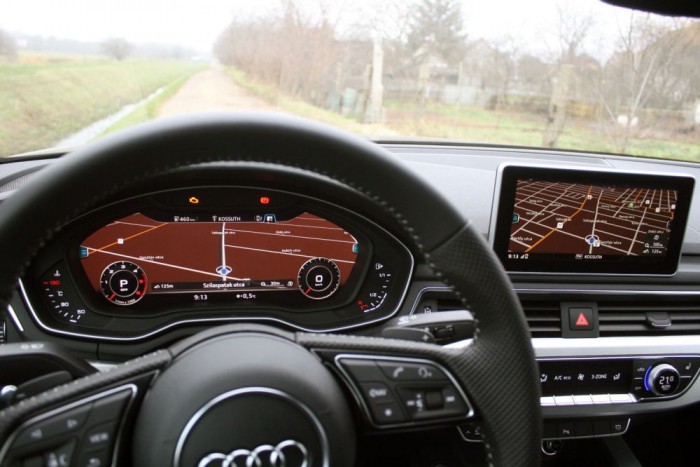 Teszt: Audi A4 2,0 TDI 190 5 Maga a virtuális műszerfal alig kerül többe 180 000 forintnál, csakhogy meg kell venni hozzá az MMI-touch vezérlőrendszert a 8,3 collos kijelzővel csomagban, majdnem egymillió forintért