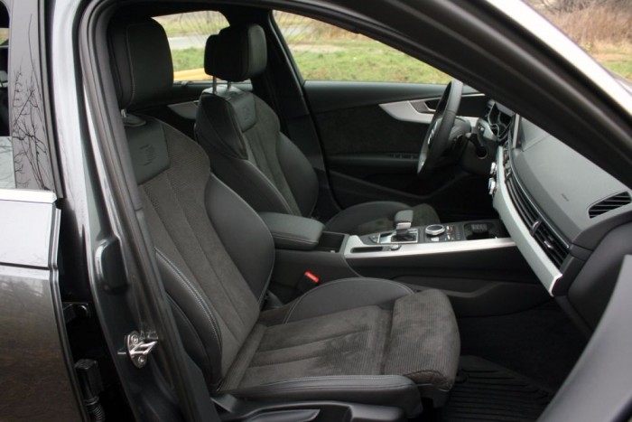 Autópályán a csend, a sportülések kényelme és a vezetőtámogató berendezések működése is kiemelkedő