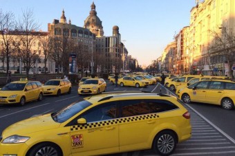 Budapest több útját is lezárhatják a taxisok
