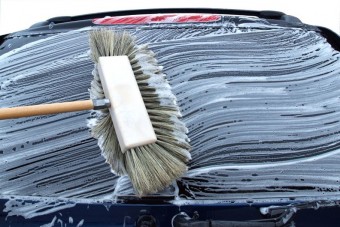 Letépett emberi arcot találtak az autómosóban