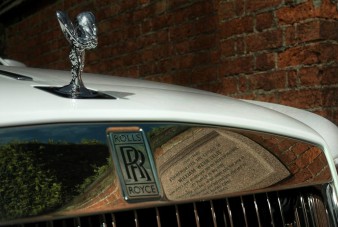 Halálosan megfenyegette a rendőrt a luxusautó sofőrje