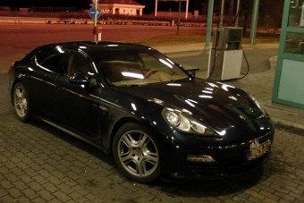 Lopott Porschét foglaltak le a magyar határőrök