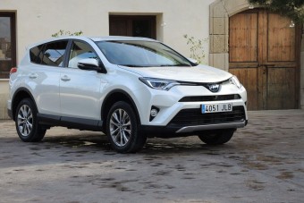 Vezettük: Toyota RAV4 Hybrid - 2016