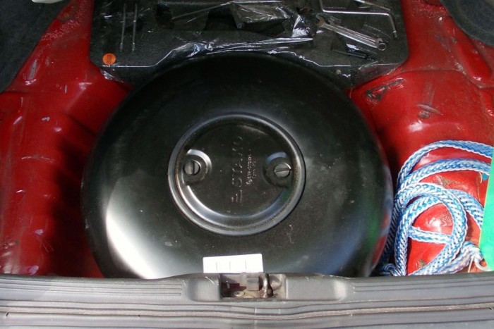 Hogyan költsek kevesebbet benzinre? 8 | Vezess Nagyjából így néz majd ki a pótkerékvályúba beépített LPG-tartály