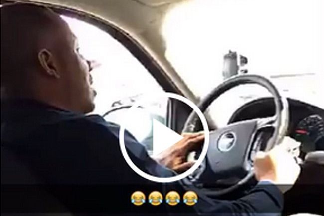 F1: Hamilton röhejes jelenete egy taxisofőrrel