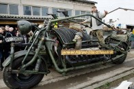 Nem csak motorja miatt tiszteletre méltó alkotás ez a Mad Max világba illő guruló motorkerékpár. A német alkotók egy orosz T-55-ös tank 800 lóerős erőforrását építették bele, tömege a  Guiness-rekordok ellenőrei szerint   4740 kilogramm, hossza öt és fél méter.