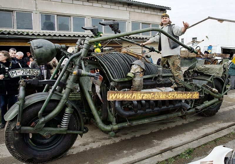 Nem csak motorja miatt tiszteletre méltó alkotás ez a Mad Max világba illő guruló motorkerékpár. A német alkotók egy orosz T-55-ös tank 800 lóerős erőforrását építették bele, tömege a  Guiness-rekordok ellenőrei szerint   4740 kilogramm, hossza öt és fél méter.