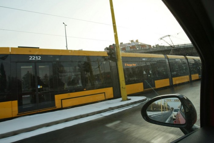 BAH csomópont és még mindig fej-fej mellett