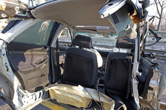 Fotókon a Budakalászon kettészakadt autó 11 | Vezess Fotókon a Budakalászon kettészakadt autó 11