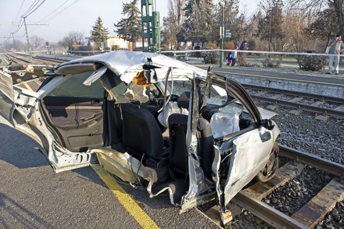 Fotókon a Budakalászon kettészakadt autó 13 | Vezess Fotókon a Budakalászon kettészakadt autó 13