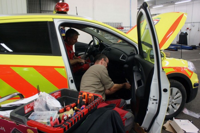 Nagyjából 55-en dolgoznak a kistarcsai üzemben. Az itteni mentőjárművek nyugaton is keresettek