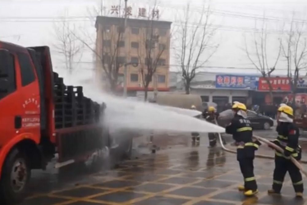 Új divat Kínában: égő kamionokkal közlekednek 4
