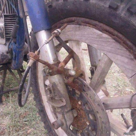 Már a fakeréknél ledobtam a láncot, a fék megoldását nem bírom felfogni.