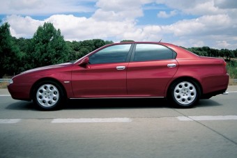 Használt autó: olcsó benzin szülte iszákos álmok