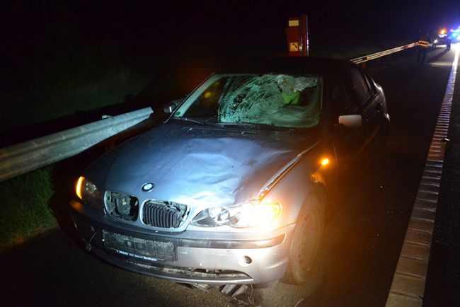 Kirakták a kocsiból az M3-ason, halálra gázolták