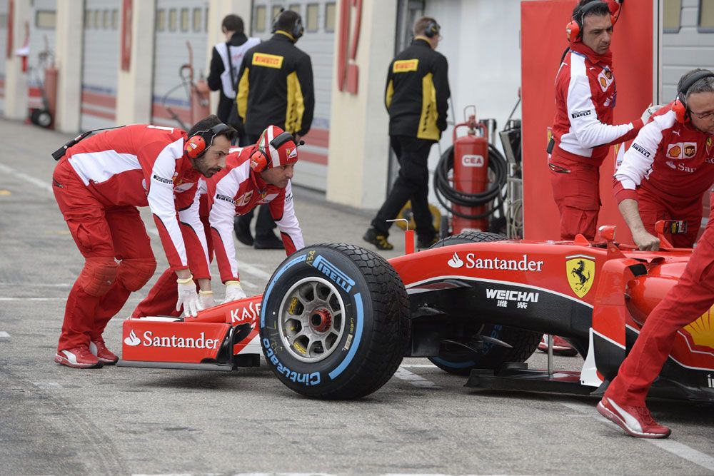 F1: Vettel 134 kört futott ma 4