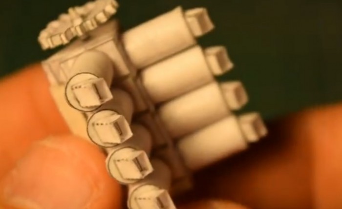 Ebben a miniatűr V8-as motorban az a legjobb, hogy működik