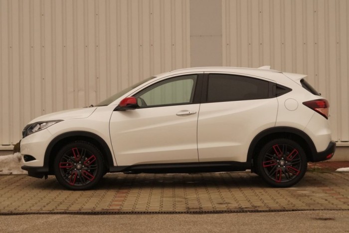 Teszt: Honda HR-V 1.6 i-DTEC Executive 2 4294 mm hosszú, valamivel hosszabb, mint az Opel Mokka (4278), Renault Captur (4122),Mazda CX-3 (4275) és társaik, de jóval rövidebb, mint a kompakt egyterűek (Mazda CX5: 4555 például)